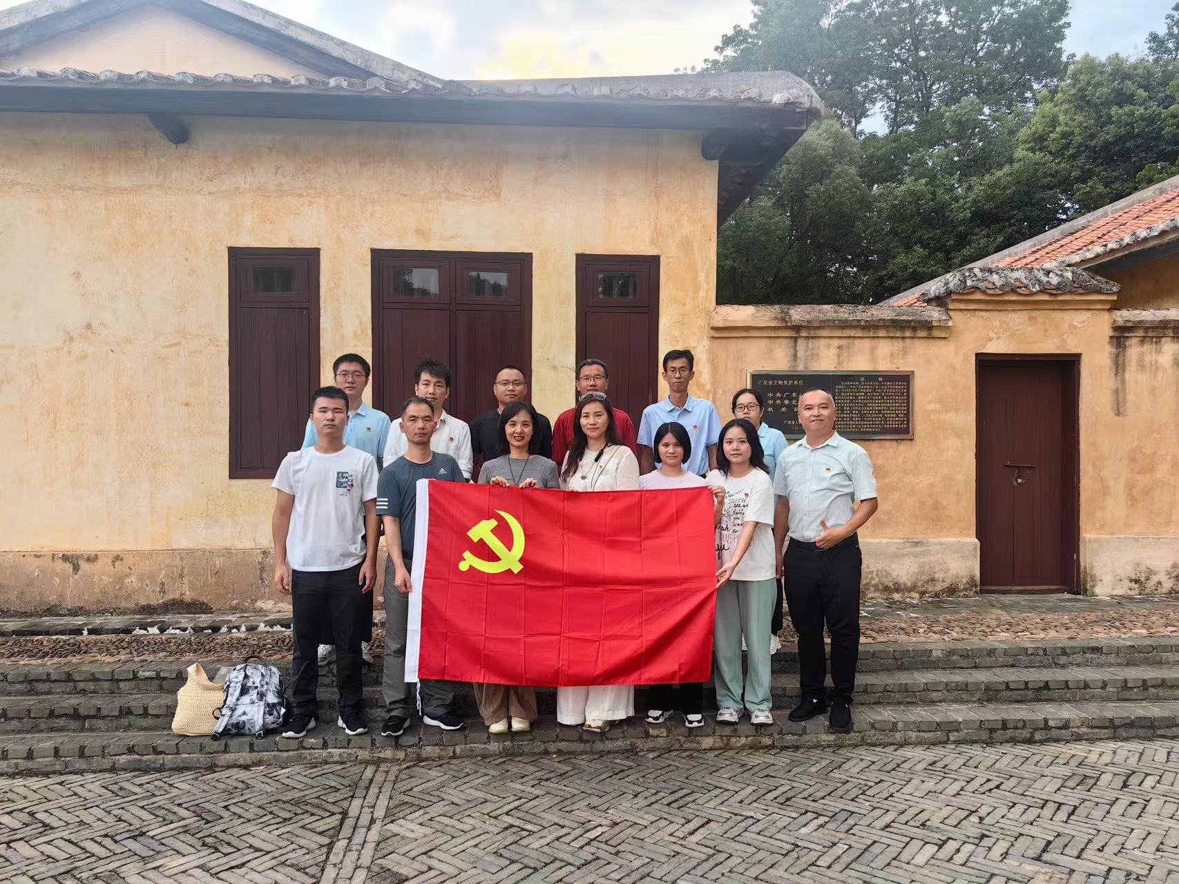尋紅色記憶，踐行初心使命